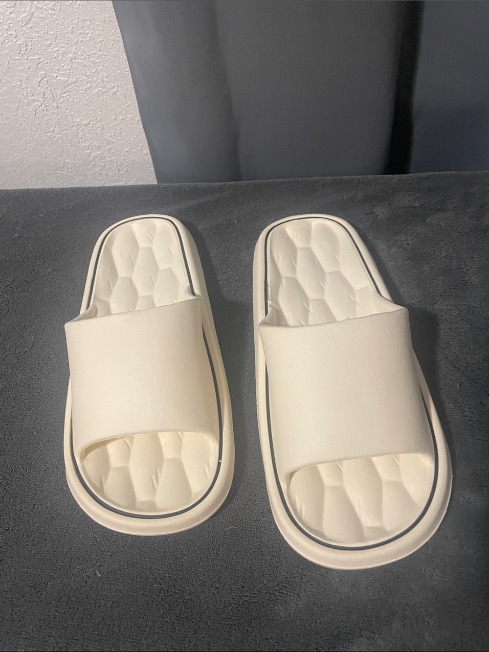 Women’s White Narrow Slide Sandals - Comfortable Padded Stiff Footbed NWOT